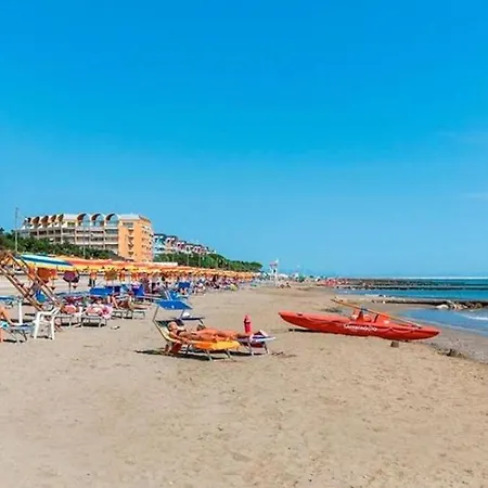 Homely For Up To 6 Guests With Pool Porto Santa Margherita di Caorle